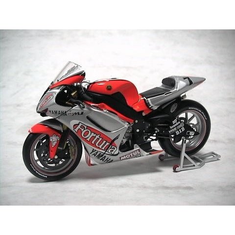 1/12 Yamaha YZR-M1 Tobacco [D205]