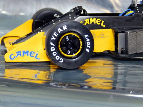 1/18 Lotus 99t Tobacco [D830]