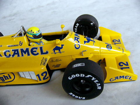 1/18 Lotus 99T Tobacco [D824]