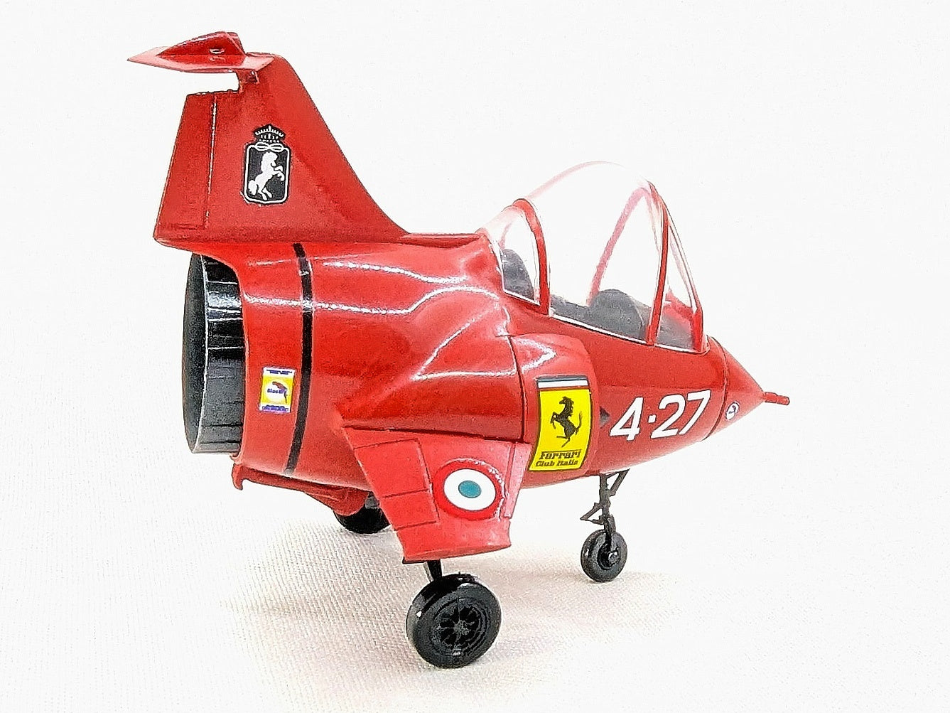 Deformed F-104 Ferrari model airplane with logo [D1174]